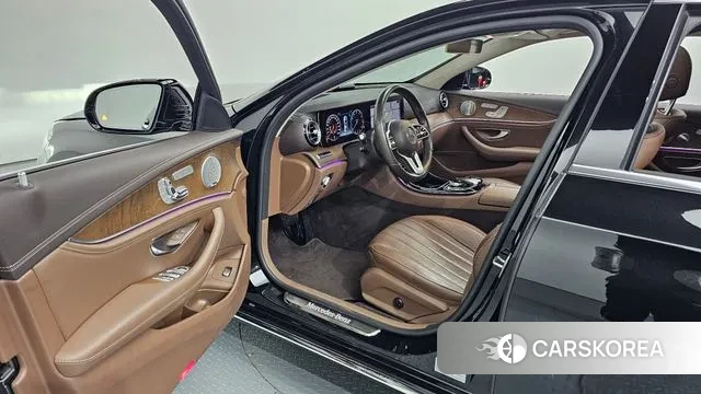 Mercedes-Benz E-Class W213 2019 Черный из Кореи, фото 2
