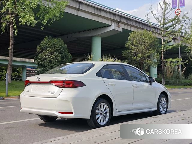Toyota Corolla 2021 Белый из Китая, фото 2