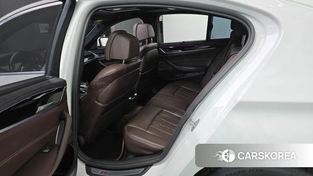 BMW 5 Series (G30) 2022 Белый из Кореи, фото 2