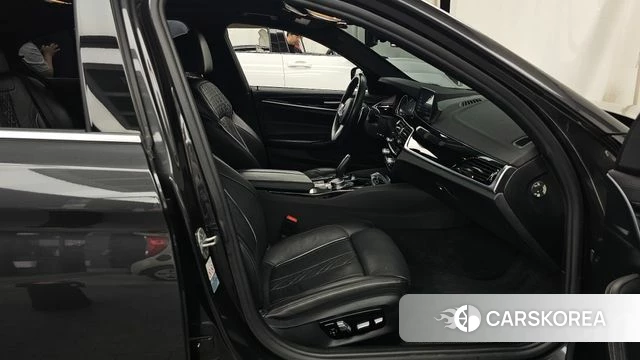 BMW 5 Series (G30) 2018 Серый из Кореи, фото 2