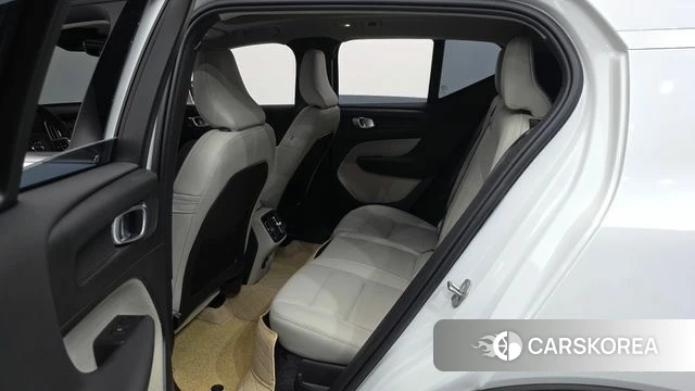 Volvo XC40 2024 Белый из Кореи, фото 2