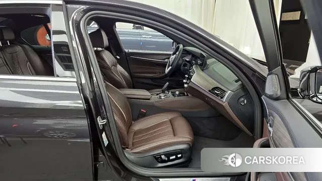 BMW 5 Series (G30) 2020 Серый из Кореи, фото 2