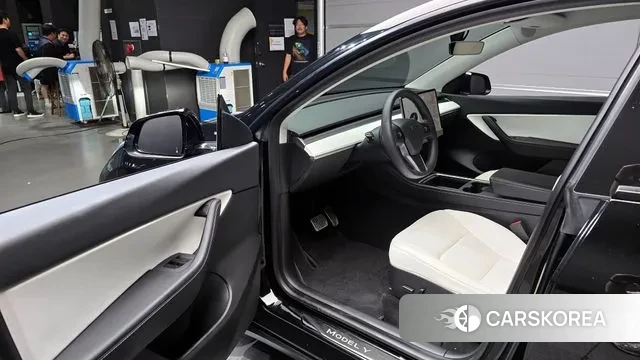 Tesla Model Y 2021 Черный из Кореи, фото 2