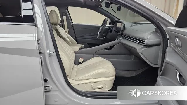 Hyundai The New Avante (CN7) 2024 Серебристо-серый из Кореи, фото 2