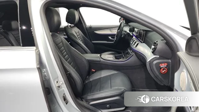 Mercedes-Benz E-Class W213 2021 Серебристо-серый из Кореи, фото 2