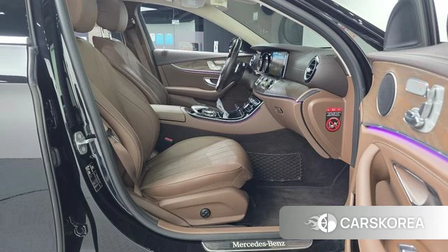 Mercedes-Benz E-Class W213 2018 Черный из Кореи, фото 2