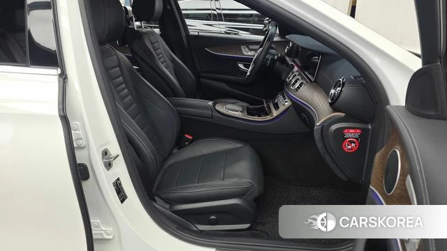 Mercedes-Benz E-Class W213 2023 Белый из Кореи, фото 2