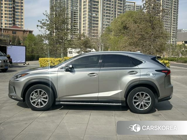 Lexus NX 2021 Серебристо-серый из Китая, фото 2