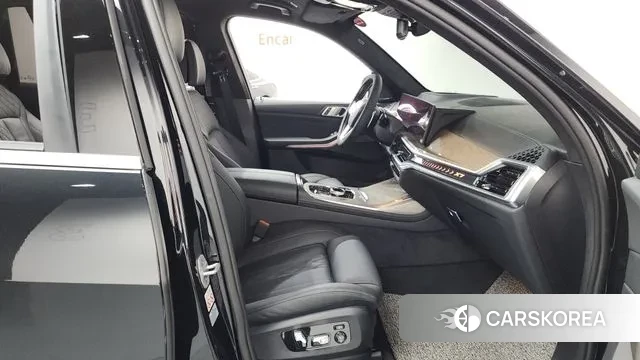 BMW X7 (G07) 2024 Черный из Кореи, фото 2