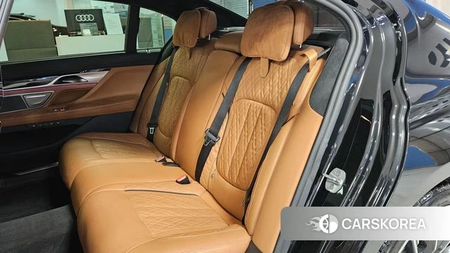 BMW 7 Series (G11) 2020 Черный из Кореи, фото 2