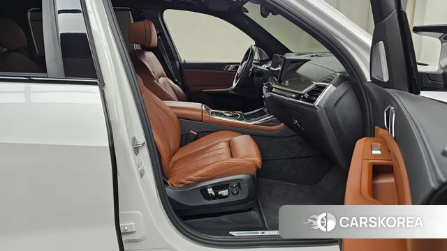 BMW X7 (G07) 2024 Белый из Кореи, фото 2
