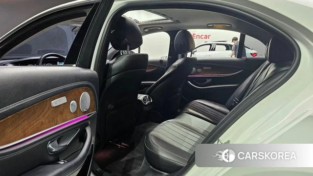 Mercedes-Benz E-Class W213 2018 Белый из Кореи, фото 2