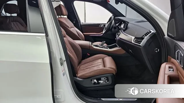 BMW X5 (G05) 2023 Белый из Кореи, фото 2