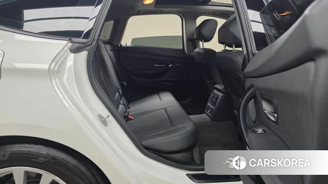 BMW 3 Series GT (F34) 2018 Белый из Кореи, фото 2