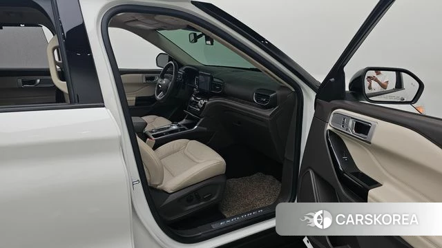 Ford Explorer 6th Generation 2021 Белый из Кореи, фото 2