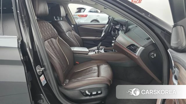 BMW 5 Series (G30) 2022 Серый из Кореи, фото 2