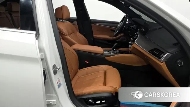 BMW 5 Series (G30) 2020 Белый из Кореи, фото 2