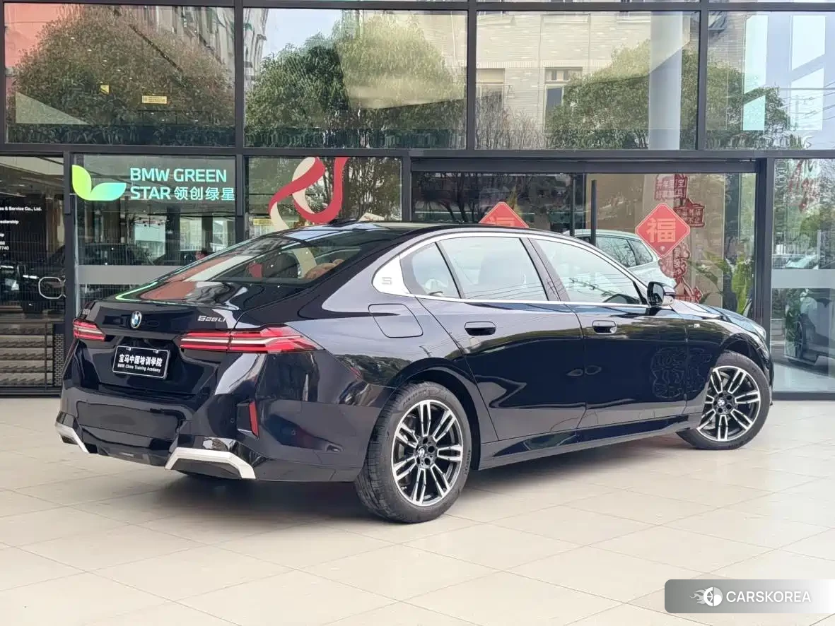 BMW 5 series 2026 Черный из Китая, фото 2