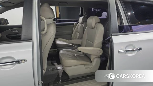 Kia The New Carnival 2018 Серебряный из Кореи, фото 2