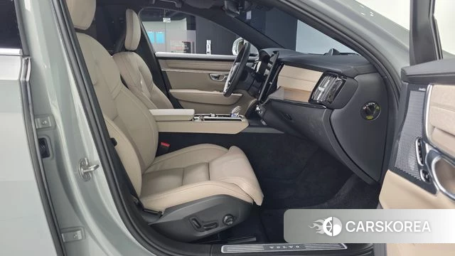Volvo S90 2026 Серебристо-серый из Кореи, фото 2