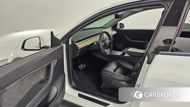 Tesla Model Y 2021 Белый из Кореи, фото 2