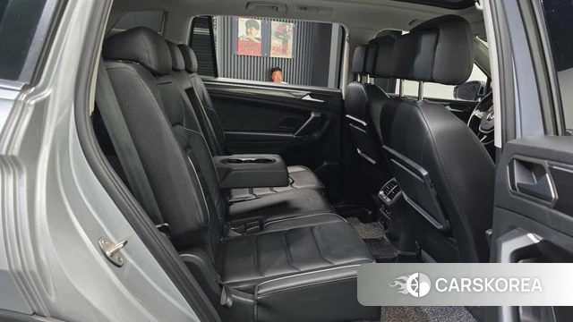 Volkswagen Tiguan Allspace 2020 Серебряный из Кореи, фото 2