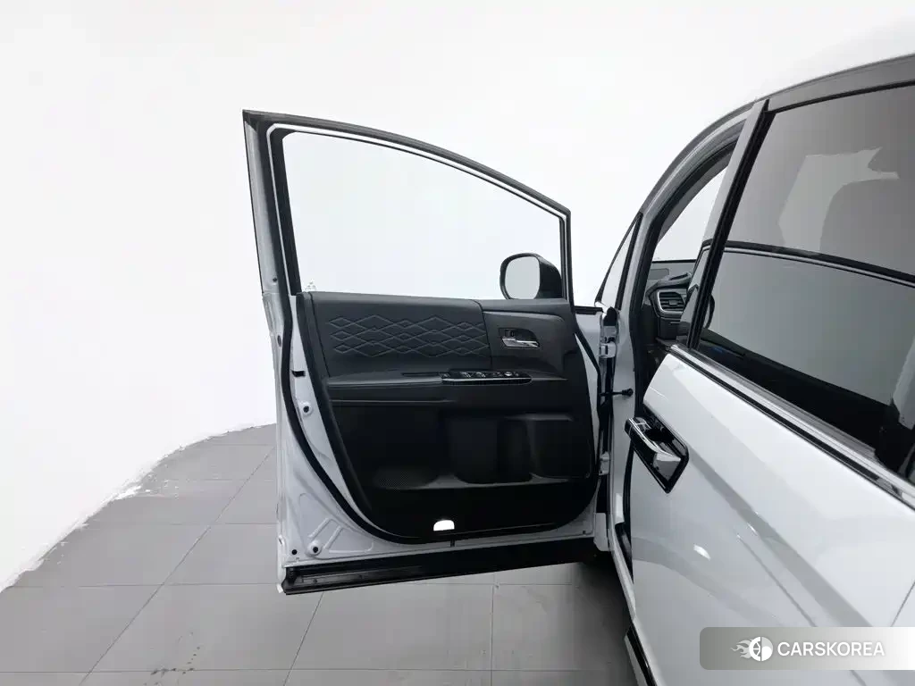 Honda Elysion 2024 Белый из Китая, фото 3