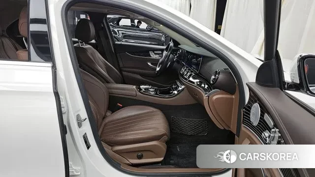 Mercedes-Benz E-Class W213 2018 Белый из Кореи, фото 2