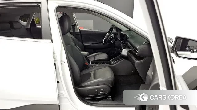 Hyundai Kona (SX2) 2023 Белый из Кореи, фото 2