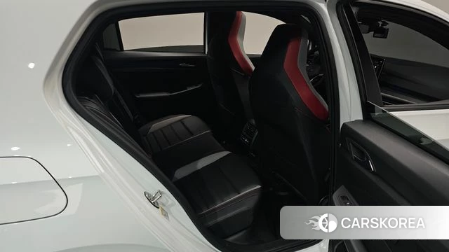 Volkswagen Golf 8th Generation 2026 Белый из Кореи, фото 2