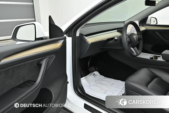 Tesla Model Y 2023 Белый из Кореи, фото 2