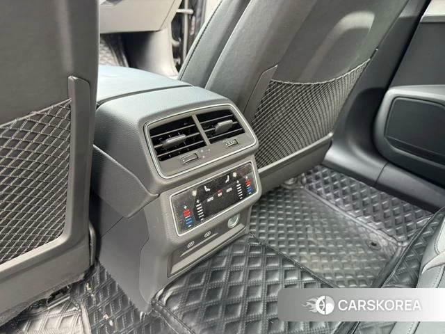 Audi A6L 2023 Черный из Китая, фото 2