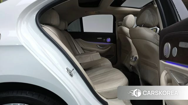 Mercedes-Benz E-Class W213 2019 Белый из Кореи, фото 2