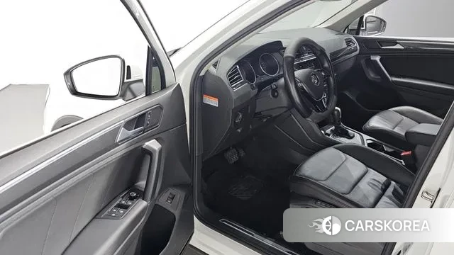 Volkswagen Tiguan second Generation 2020 Белый из Кореи, фото 2