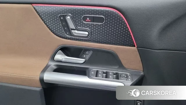 Mercedes-Benz GLA - Class H247 2025 Черный из Кореи, фото 2