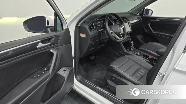 Volkswagen Tiguan second Generation 2023 Белый из Кореи, фото 2
