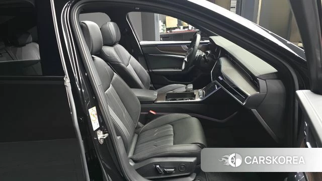 Audi A6 (C8) 2024 Черный из Кореи, фото 2