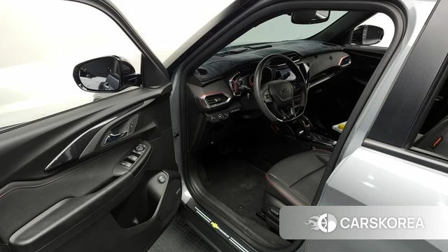 Chevrolet (GM Daewoo) Trailblazer 2023 Серебряный из Кореи, фото 2