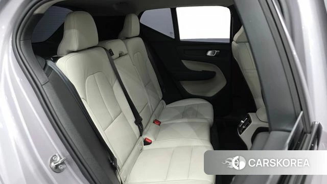 Volvo XC40 2026 Серый из Кореи, фото 2