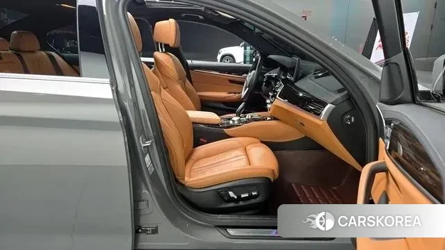 BMW 5 Series (G30) 2020 Серебристо-серый из Кореи, фото 2