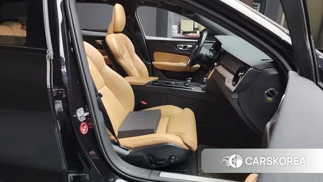 Volvo V60 Cross-Country 2nd Generation 2020 Черный из Кореи, фото 2