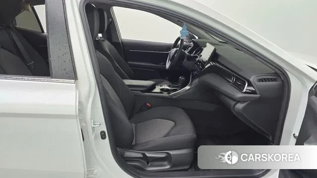 Toyota Camry (XV70) 2021 Белый из Кореи, фото 2