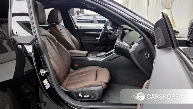 BMW i4 2023 Черный из Кореи, фото 2