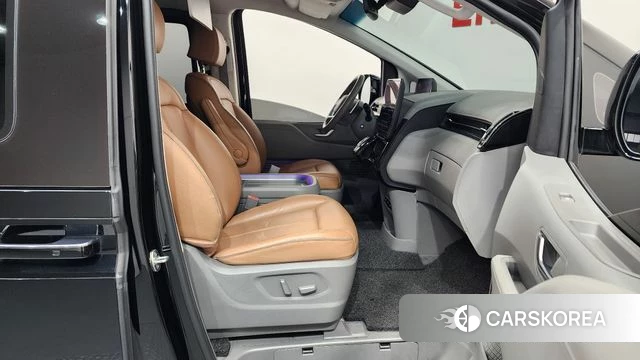 Hyundai Staria 2023 Черный из Кореи, фото 2