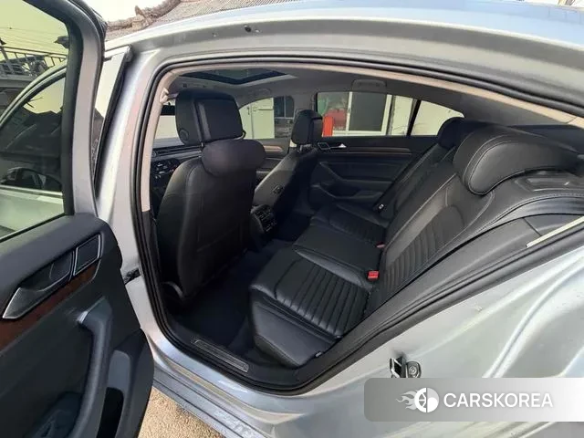 Volkswagen Passat GT (B8) 2018 Серебряный из Кореи, фото 2