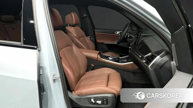 BMW X5 (G05) 2025 Светло-серебряный цвет из Кореи, фото 2