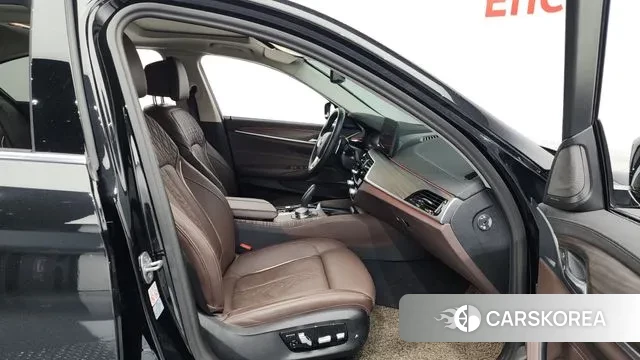 BMW 5 Series (G30) 2023 Черный из Кореи, фото 2