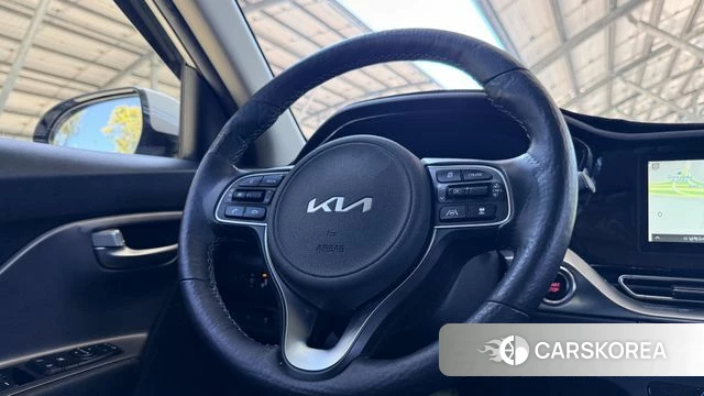 Kia Niro Plus 2023 Белый из Кореи, фото 2