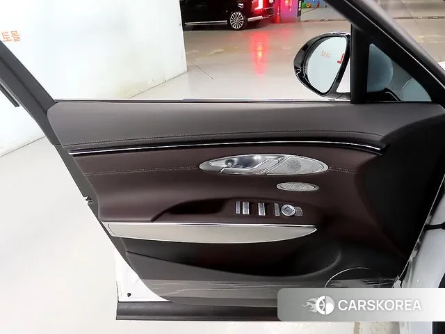 Genesis GV70 2023 Белый из Кореи, фото 2