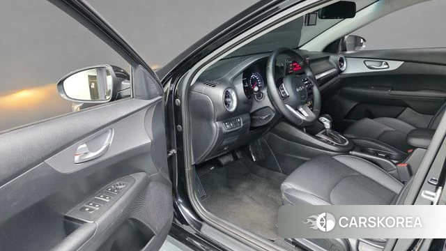Kia The New K3 2nd generation 2022 Черный из Кореи, фото 2